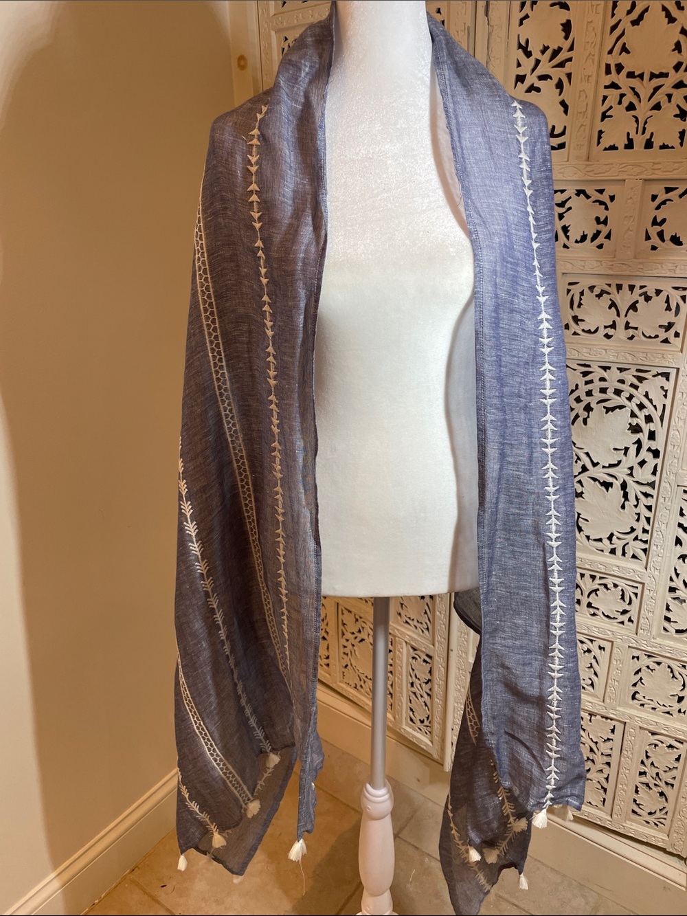 Blue and white linen scarf with tassel
